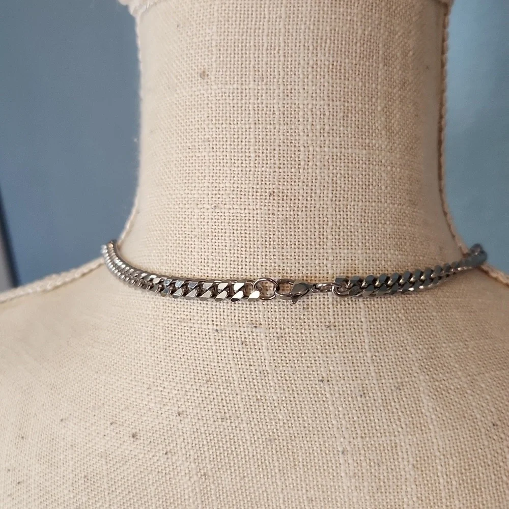 Silv Adore 100% Non-tarnish Stainless Steal Silver Toned Chainlink Necklace